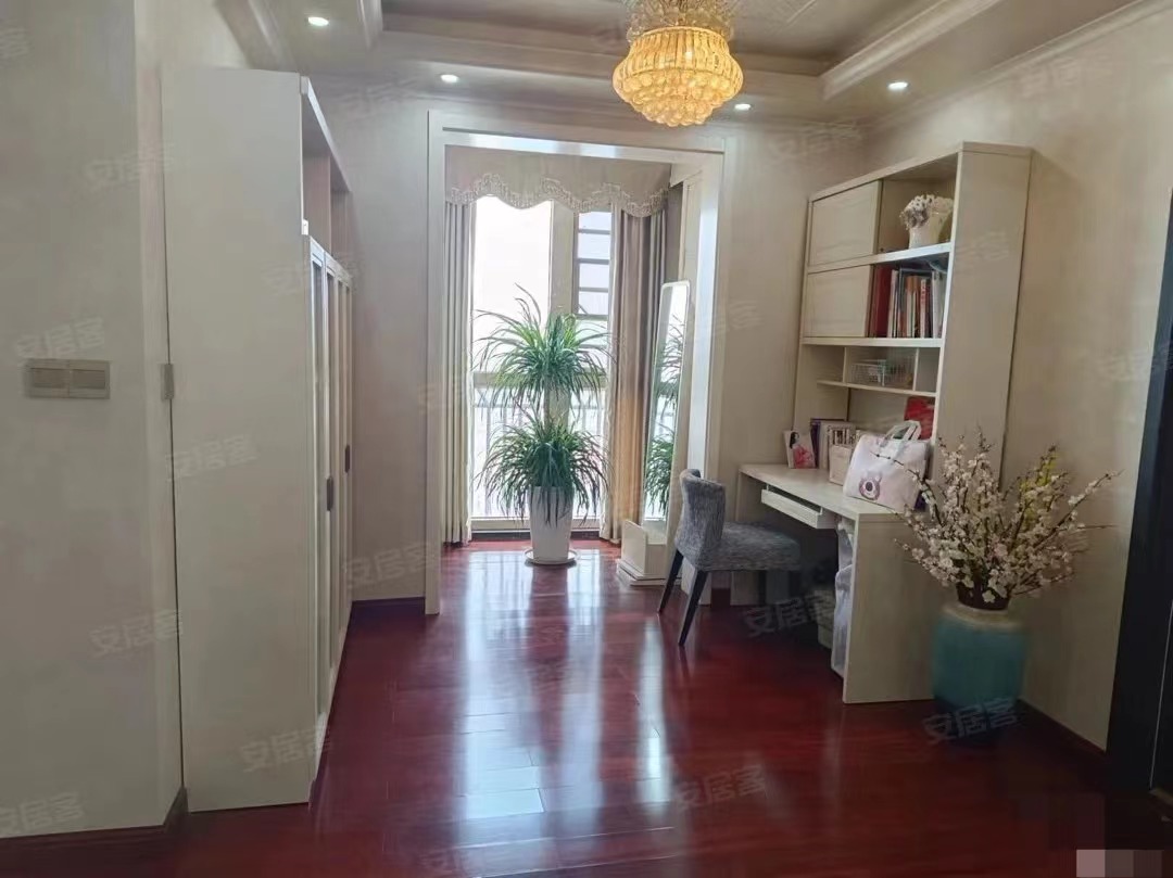 65，房东亏本急售，锦绣江山，单价5500，全屋地暖，精装四房，证满二，小区环境奈斯，双阳台