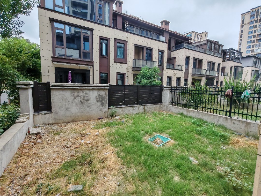 捡漏，降价了，祥生观澜府，别墅边套➕2个车位➕院子，证满二