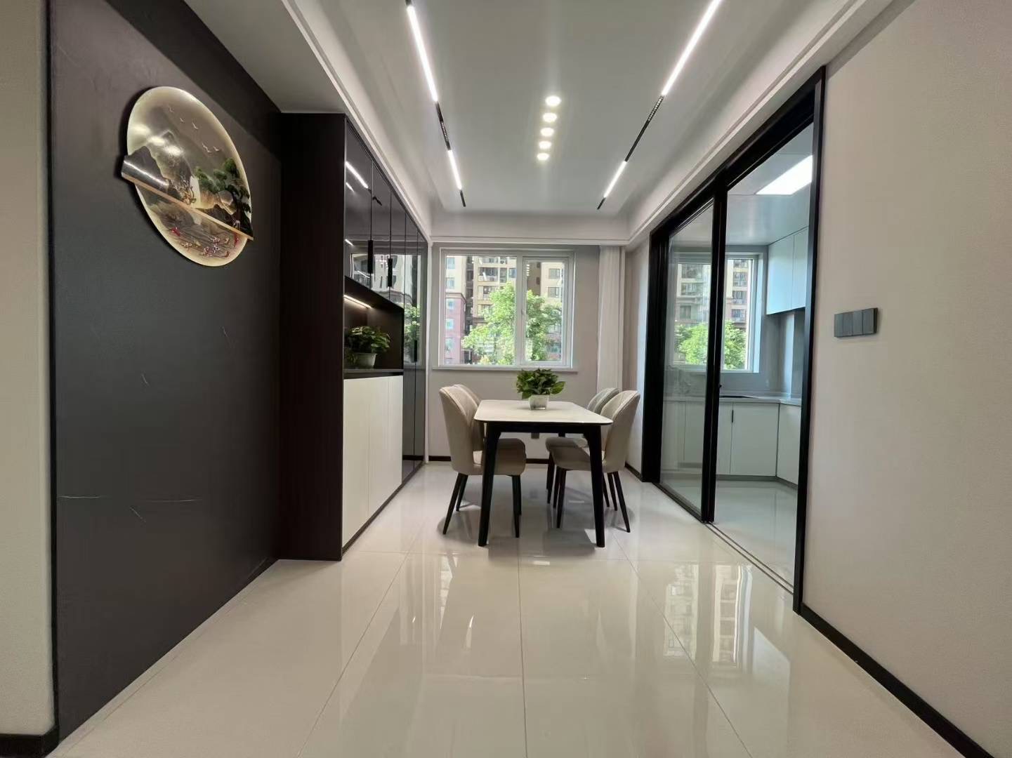 降价了，满庭春，新装精装3房，边户，带入户‬花园！带2个大‬露台80平，满二，单价五千多