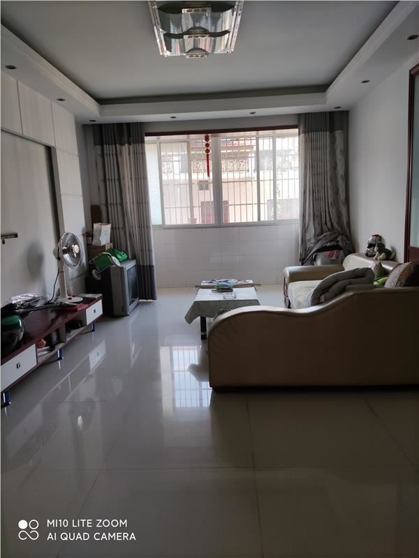 骏马雅苑，步梯二楼，精装三房，楼层到位采光好，证满两年可按揭