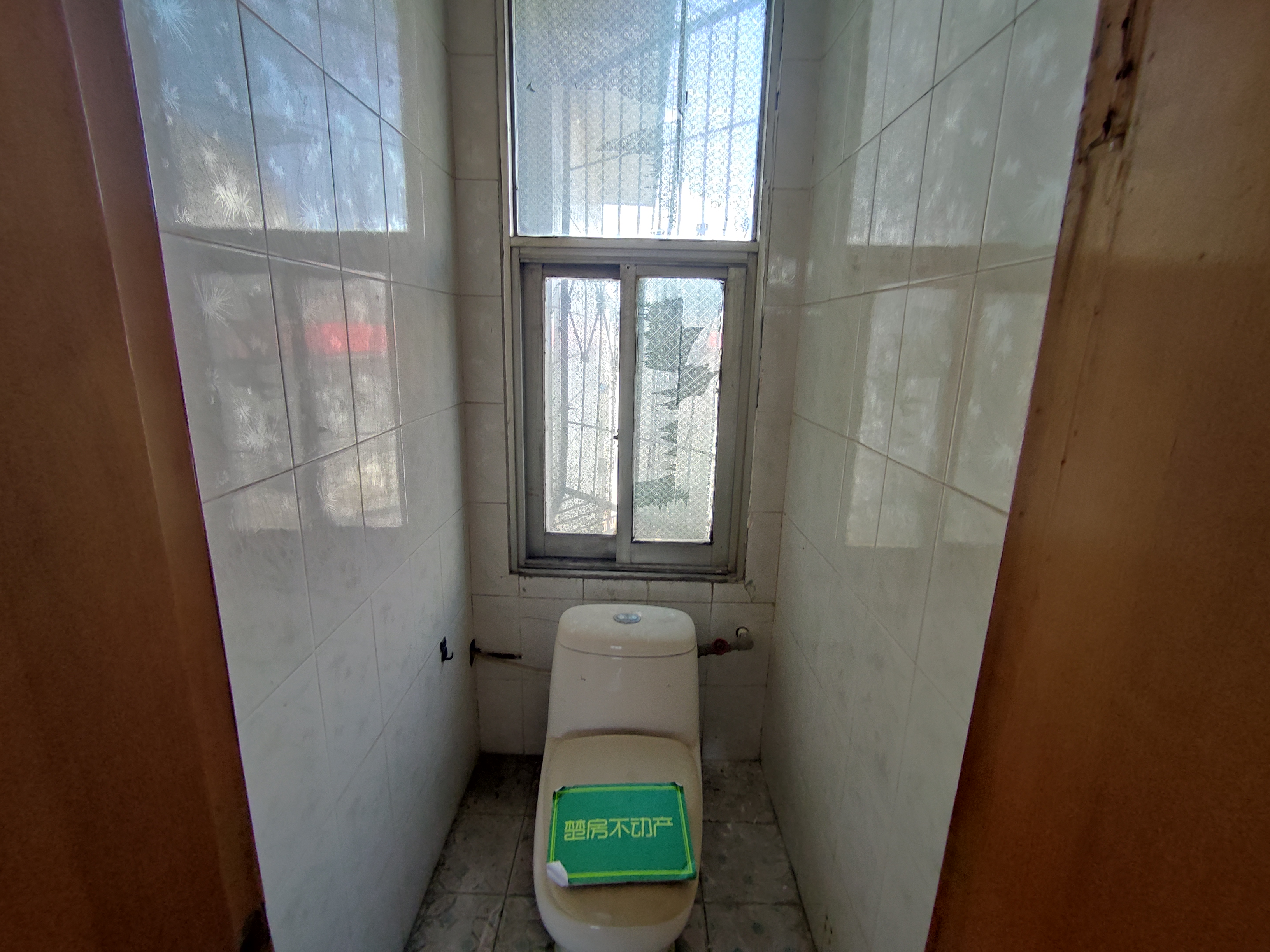 武商附近建材小区宿舍简装大三房户型通透采光优质证件齐全满两年