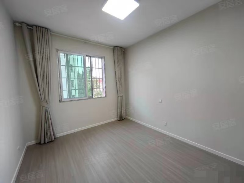 捡漏，德政园，​精装三房，装‮奶修‬油风，步梯好楼层，仙桃小雪旁