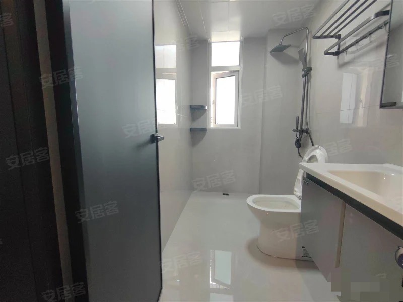 降价了，降价了，风和日丽，精装3房2卫，好楼层凤凰楼层，一天未住，新三中，送车位