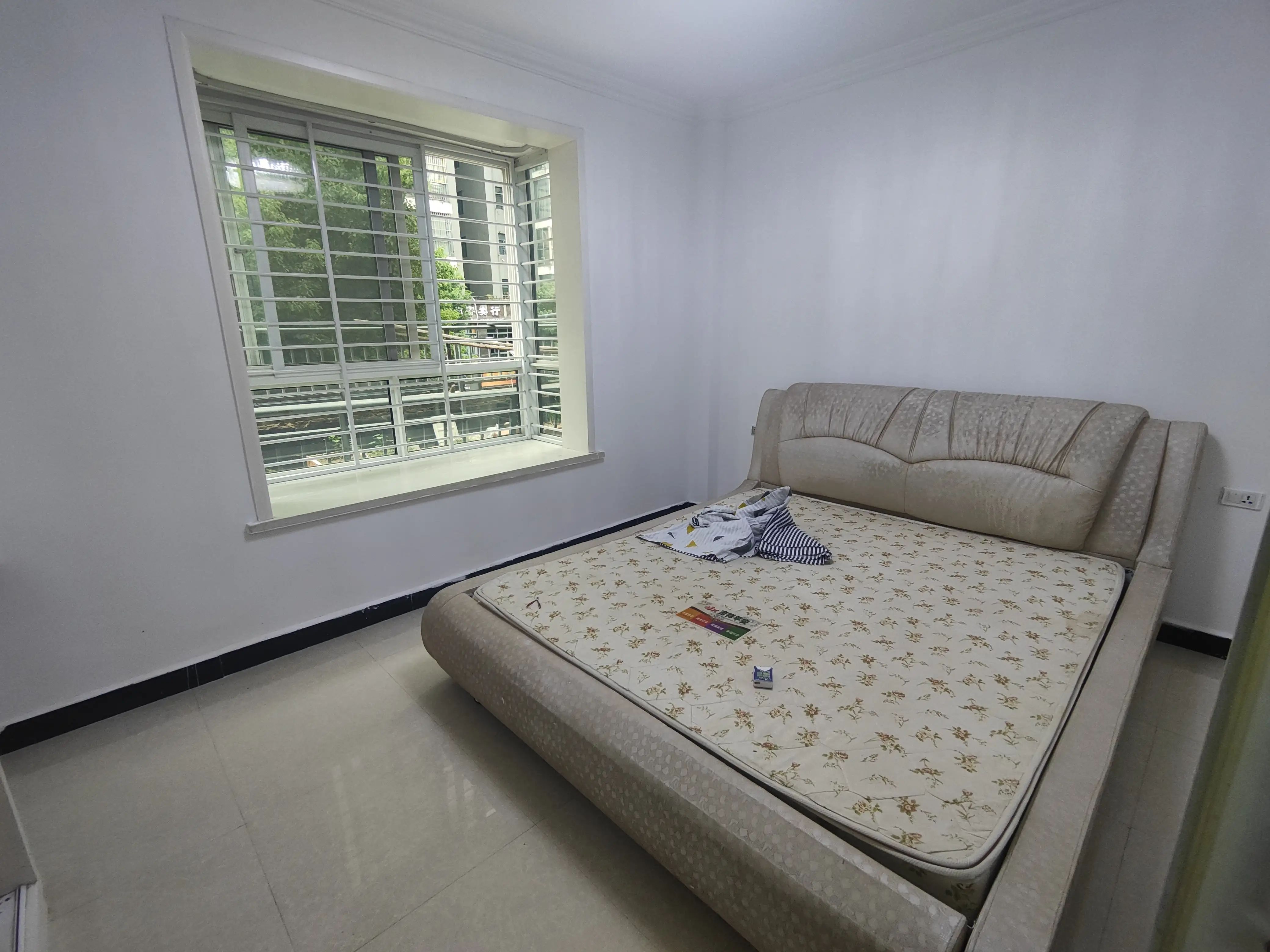 城南，带露台，步梯好楼层，星城国际和园公馆，精装三房，证满二