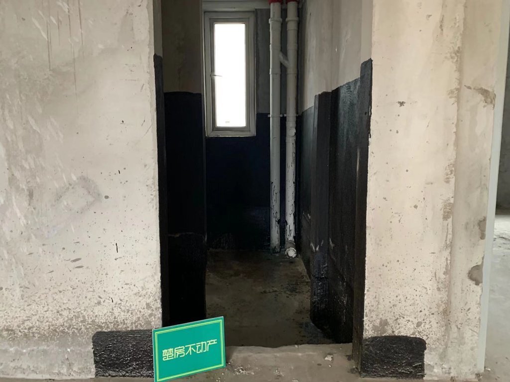 森林国际.毛坯大三房.南北通透双阳台.证件满二.看房方便