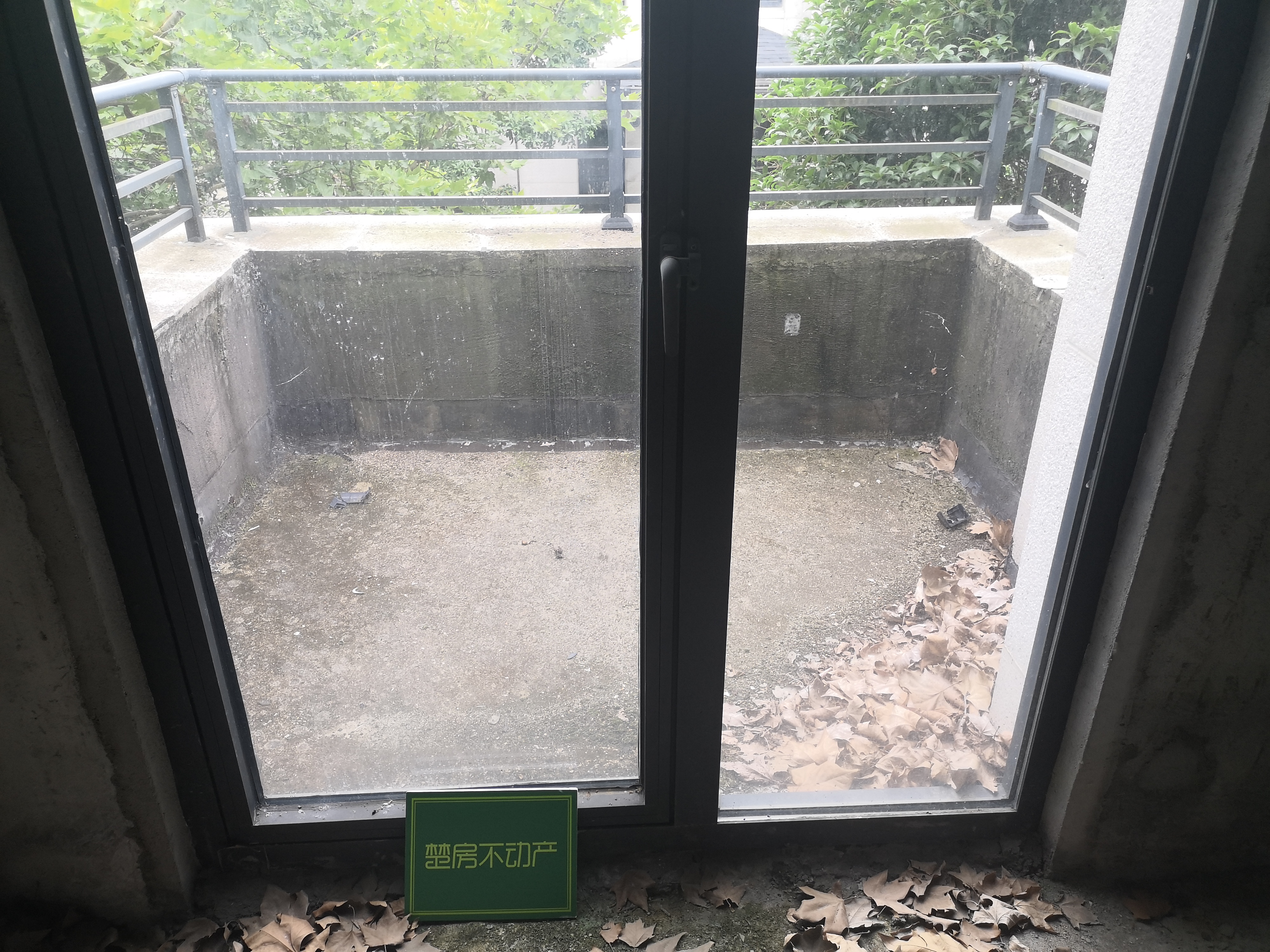 西郊庄园单栋别墅225平毛坯带蛮耍近滴大院子