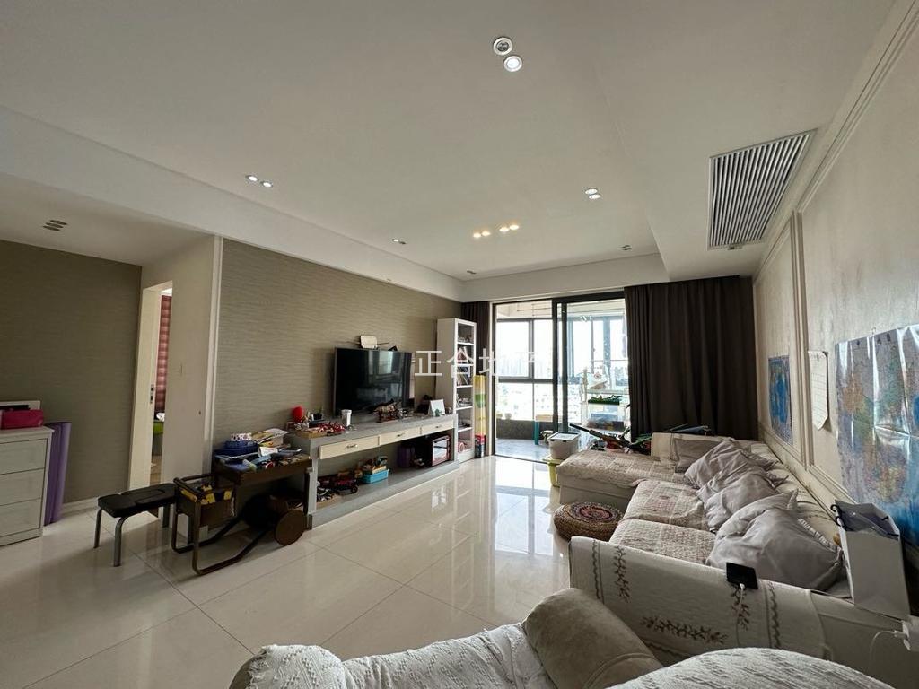 房东急售，城南，沔街上面，御台公馆，精装三房❗️ 单价5170， 证满二，好楼层， 家具家电全送❗️