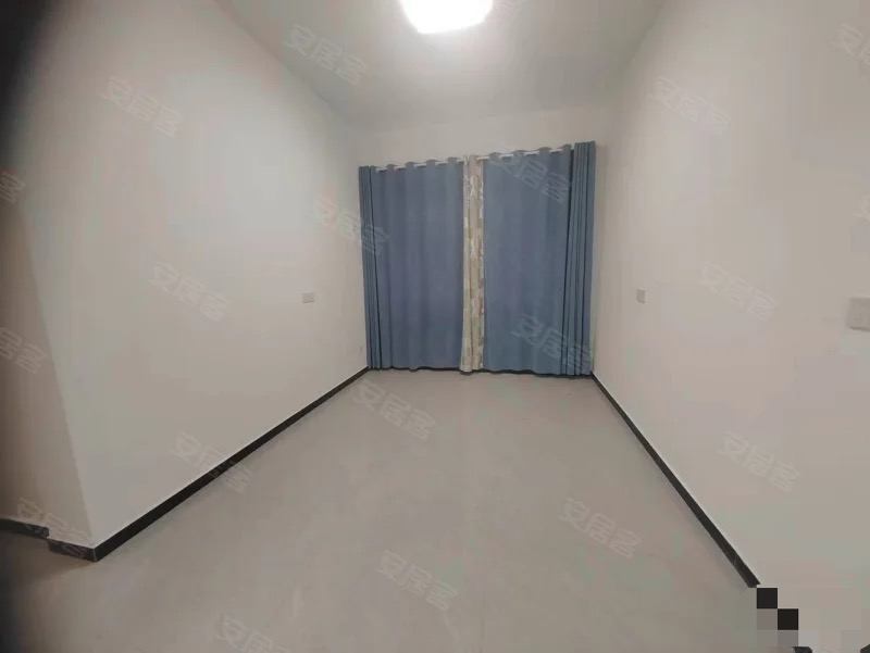 372，养老房，商城附近，四房，证满二，超大院子，停车方便，证满二