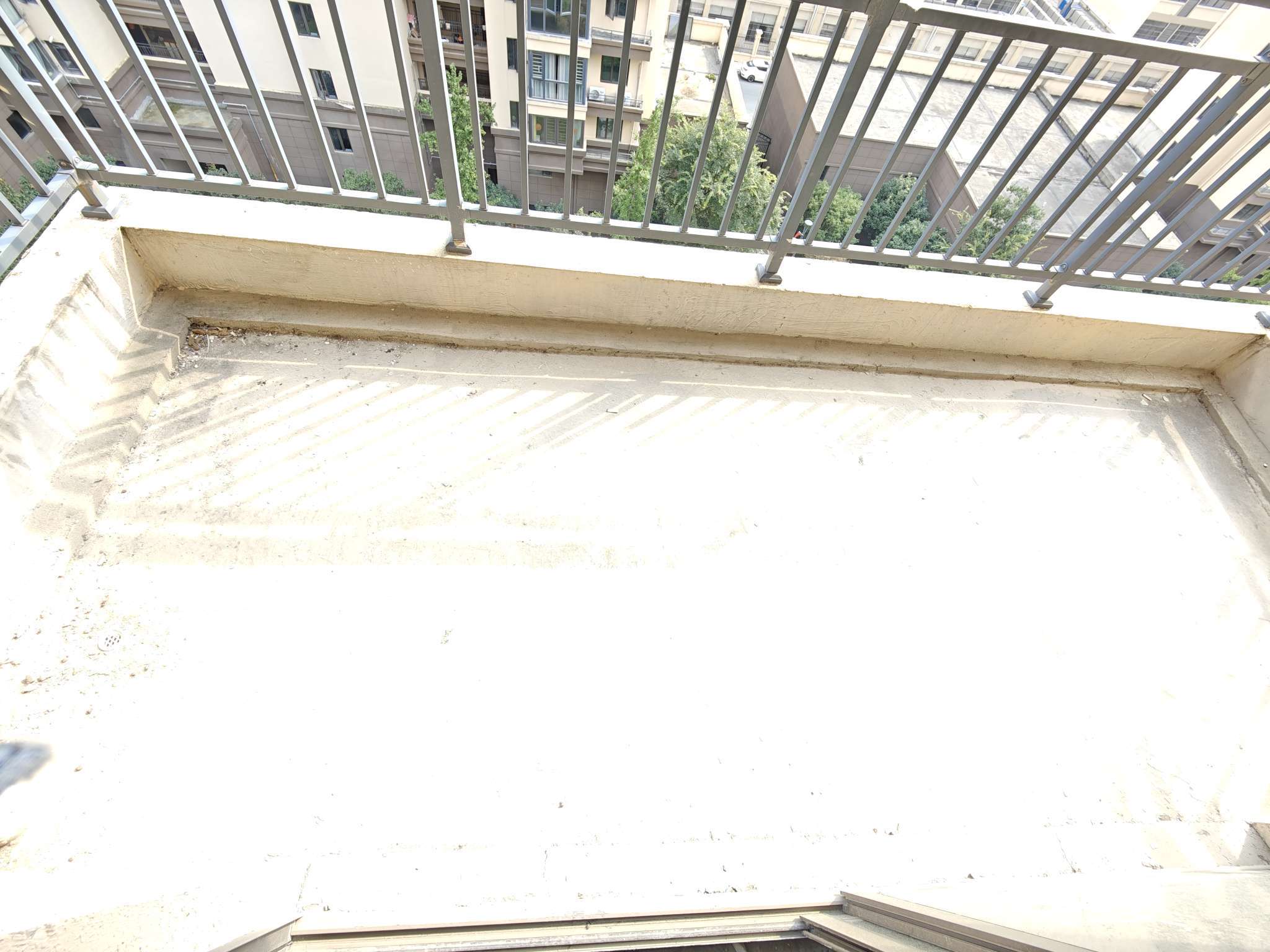 荣怀电梯小高层，单价5字开头，好楼层，业主急售，户型采光好得很