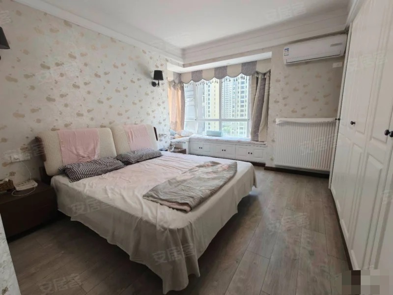 ？降价了，亏本出售，和合国际，电梯好楼层，单价5038，全屋暖气片，精装四房二卫送入户花园证满五