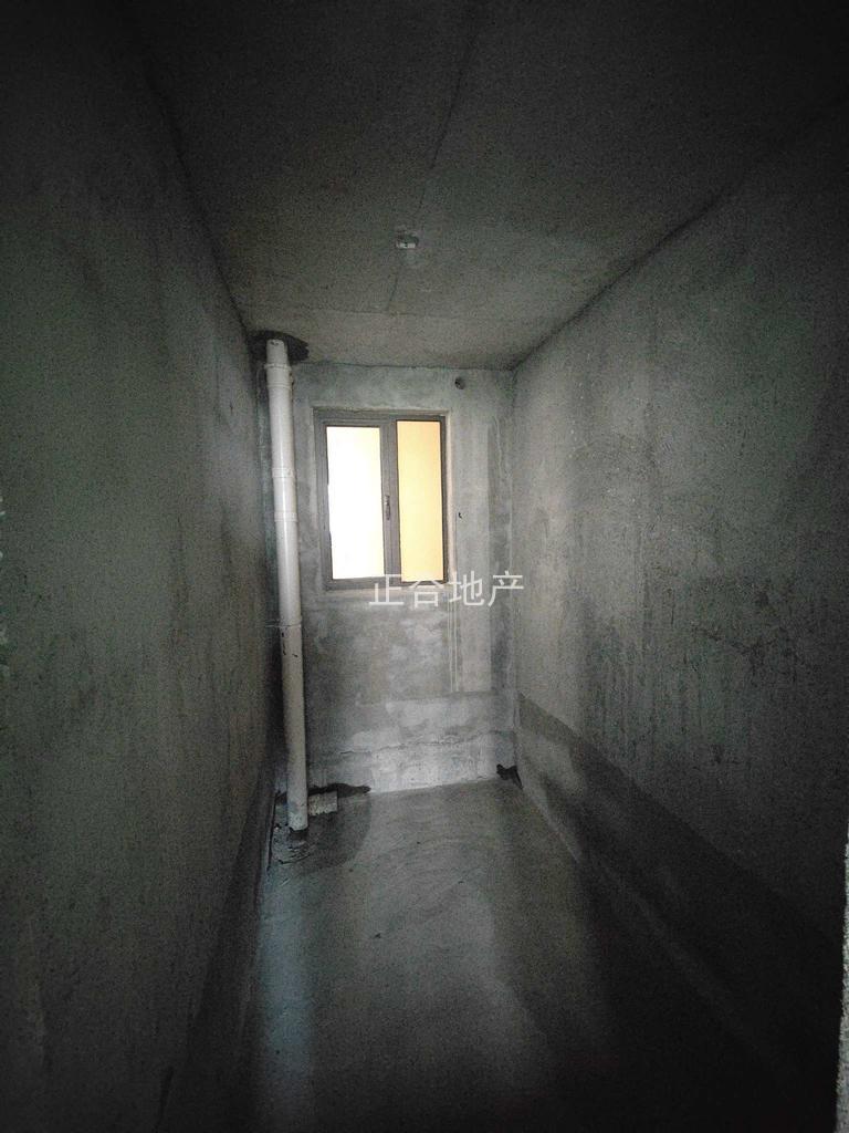 荣怀及第世家毛坯三房104平单价5字头