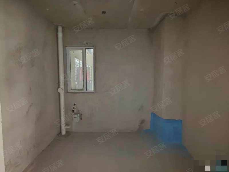 捡漏了！蓝天白云，好楼层11楼，四开间朝南，十米阳台，阳台就能看沔阳公园