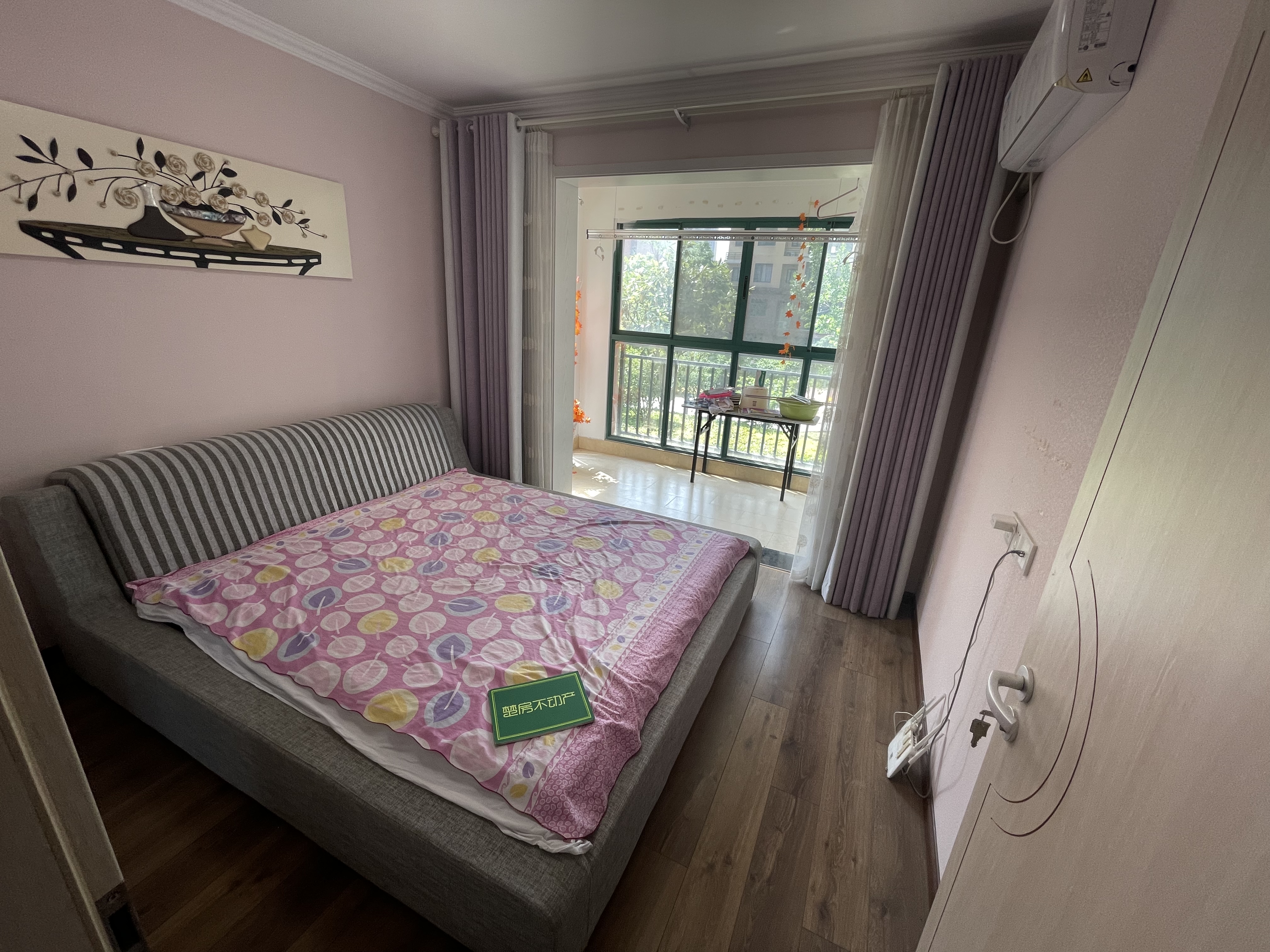 新城一号五期带装修采光好看房联系三房两卫带车位一起