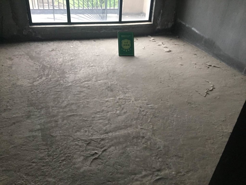 绿地华庭联排别墅，环境好的吓人，每天鲜氧环绕景色宜人