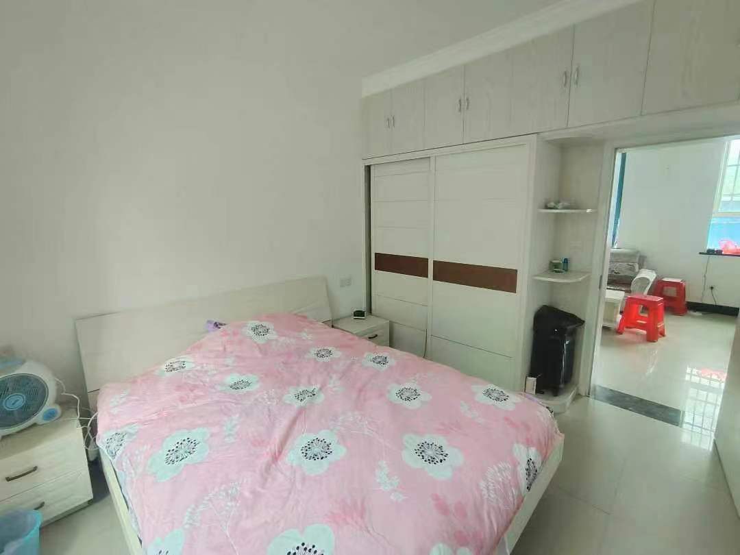 一中花园.精装大两房.证件满二.看房方便