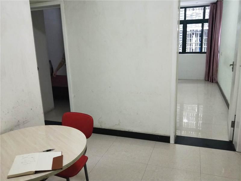 沔中对面步梯两房陪读 选 看房