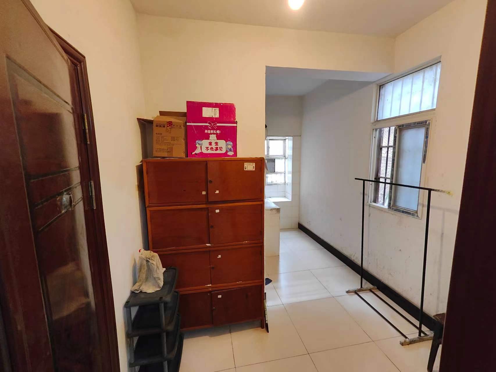 明珠酒店附近的一室一厅一厨一卫，二楼 二楼，家电齐全拎包入住