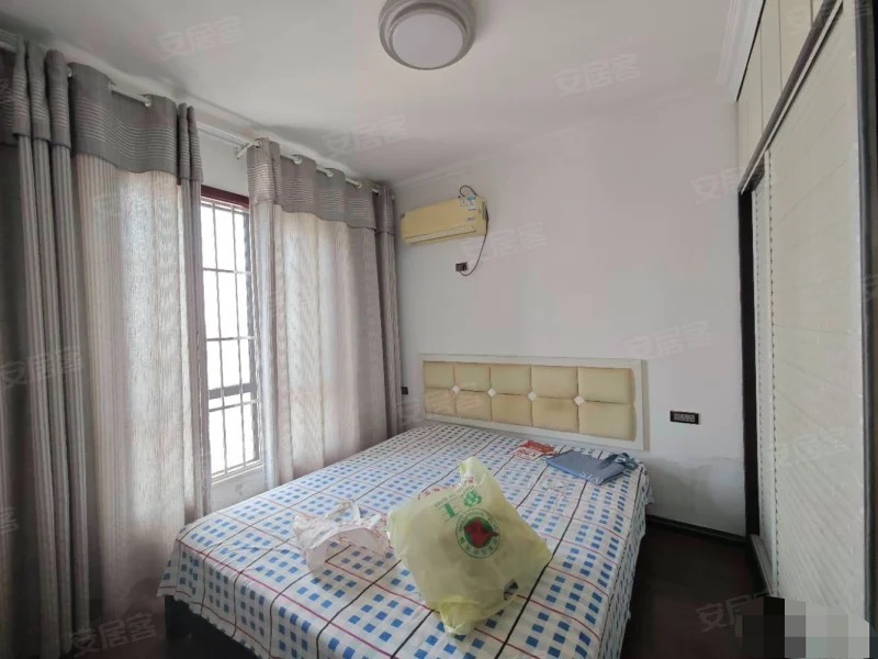 急售，商城附近，老三中旁，单价3900，精装3房2厅，电梯16楼