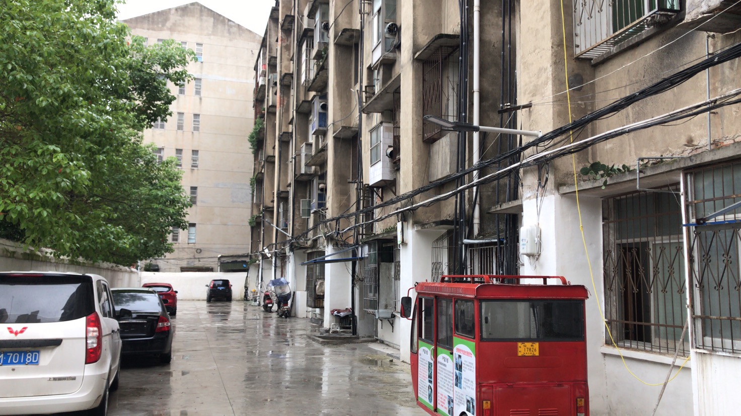 商城旁边二中宿舍步梯好楼层方便停车看房方便有证满二