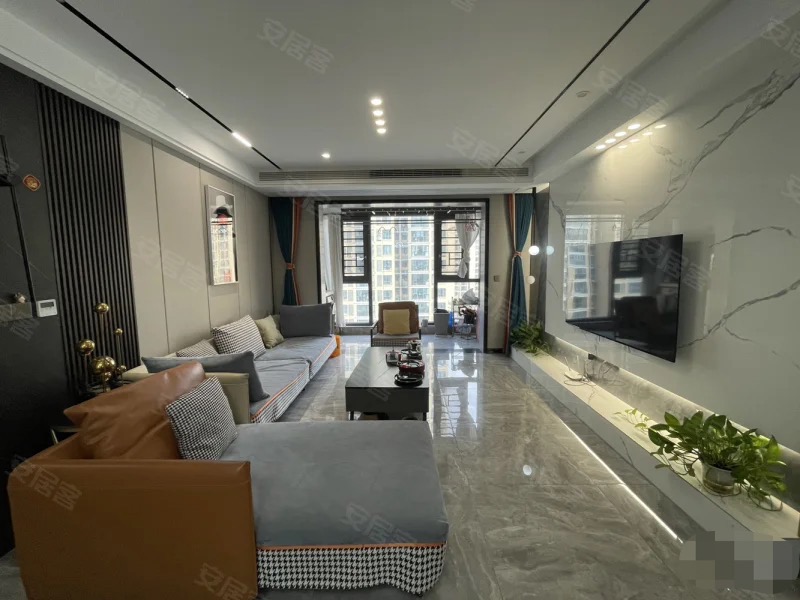 捡漏，急售，新城壹号•四期，湖景房，精装三房，好楼层  。证满二