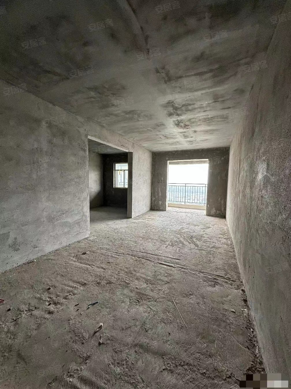 房东亏本出，南城郡，捡漏房 ，单价4500 ，好楼层，小区环境好