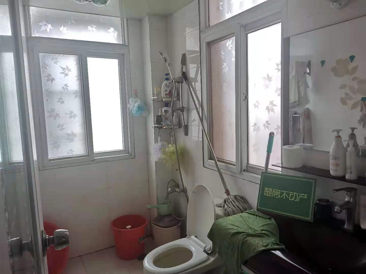 城中芯富景小区大三房，紧邻沔小，地段超好！直接拎包入住。