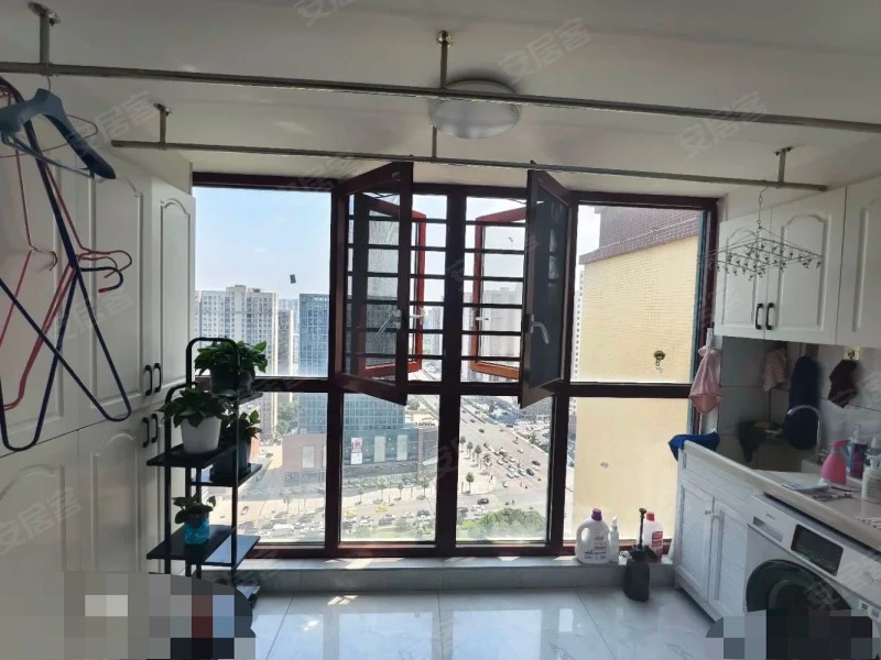 捡漏，城南，新城壹号新衔，精装三房两卫，东边户，9成新精装，