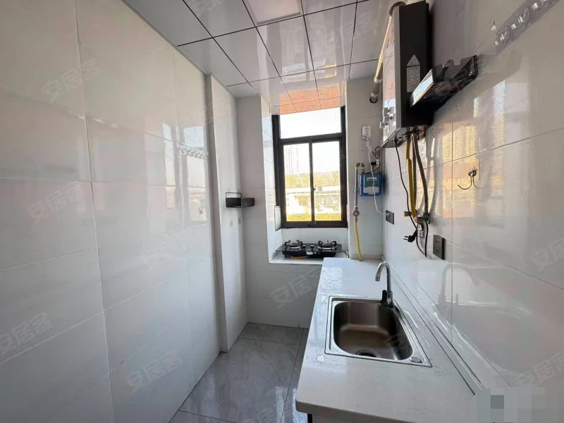 武商附近，精装三房，大出场好停车，单价2700，三房朝南全屋家电齐全