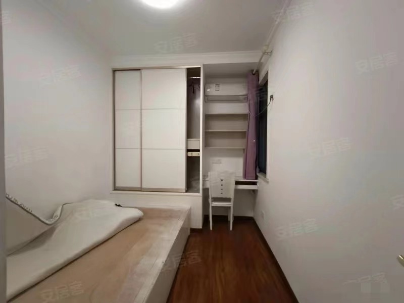 239，急售，城南新街，电梯15楼，好楼层，精装两房，老证，户型方正