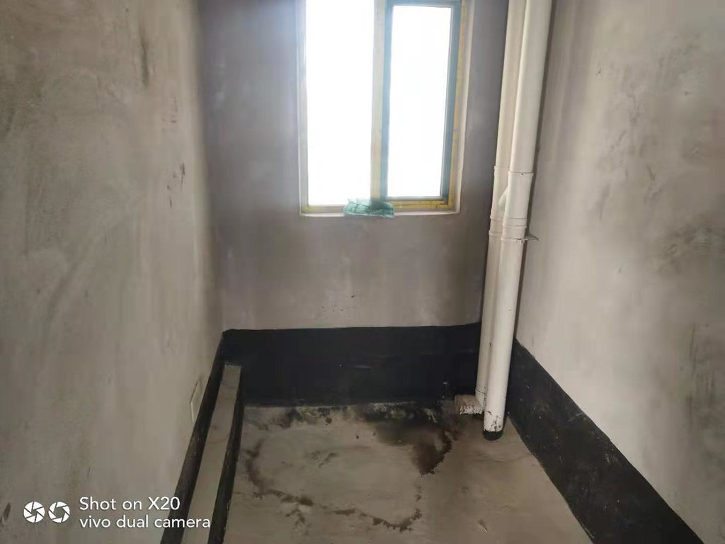 新城一号5期，毛坯大三房.带车位一起卖！