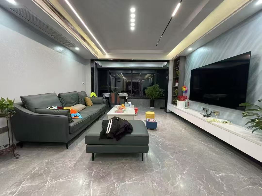 荣怀极地世家.精装四房.全新装修.看房方便