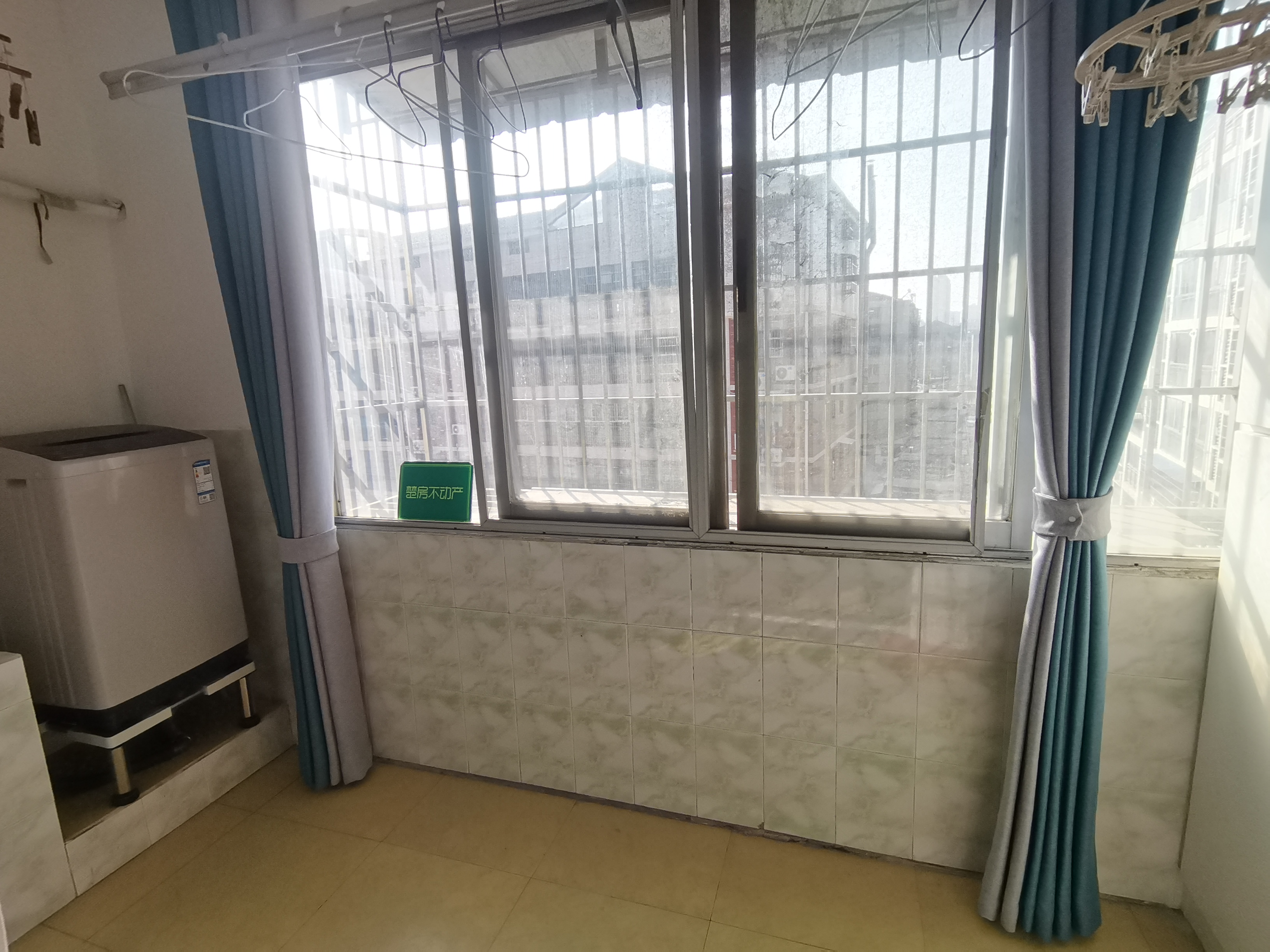 粮油商行宿舍楼精装三房房东诚意出售