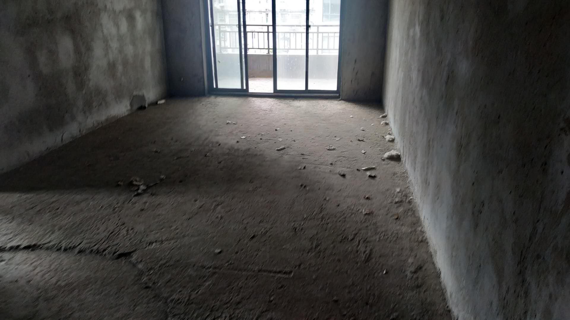 电梯单价5000东边户御景名邸 双阳台 证满二老三中旁有钥匙 超大阳台