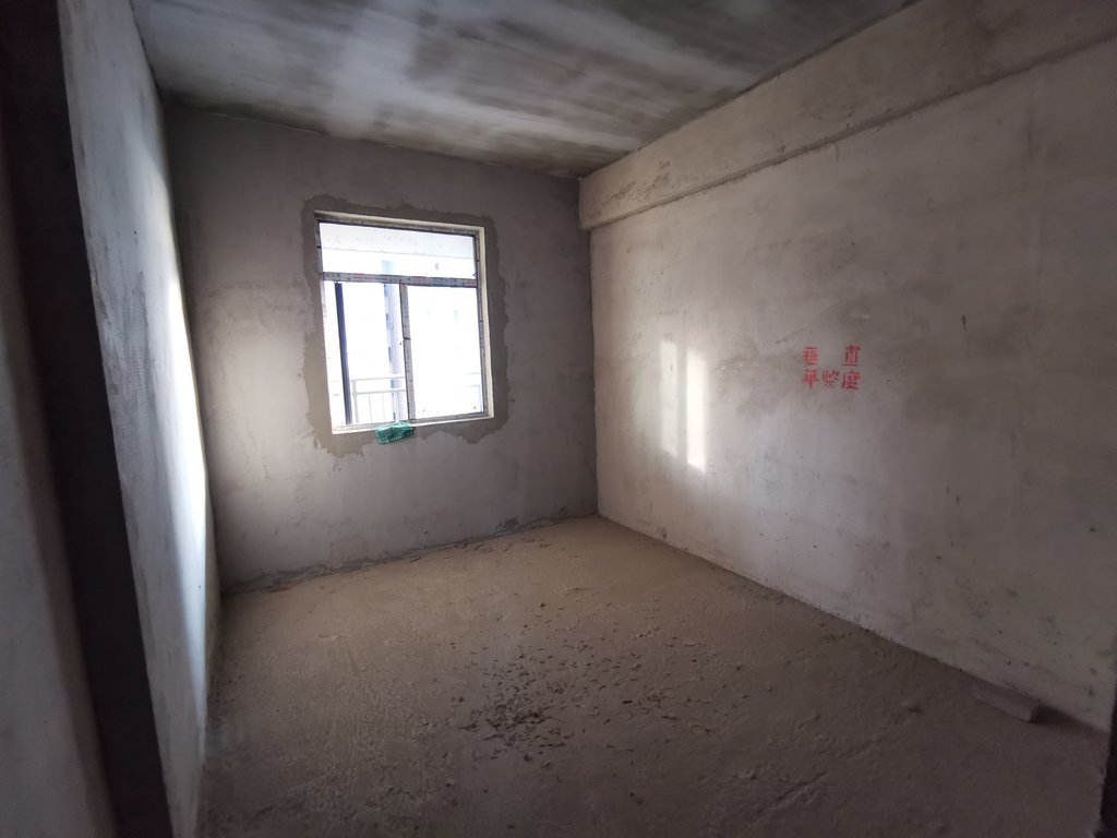 新三中元泰未来城毛坯大三房中间好楼层