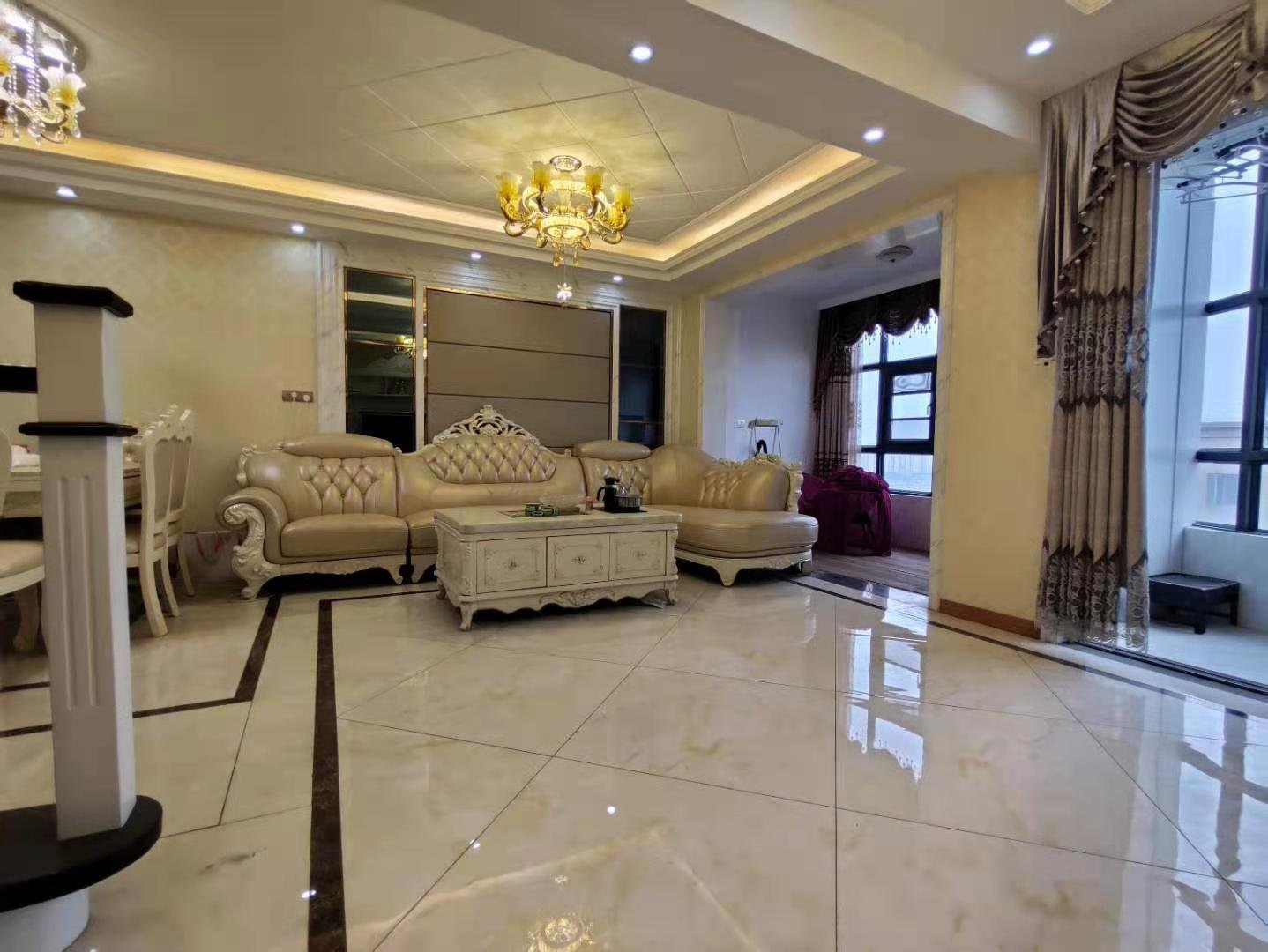 颐和公馆 复式楼 不是顶楼 全屋精装修 品牌家电 3是2厅