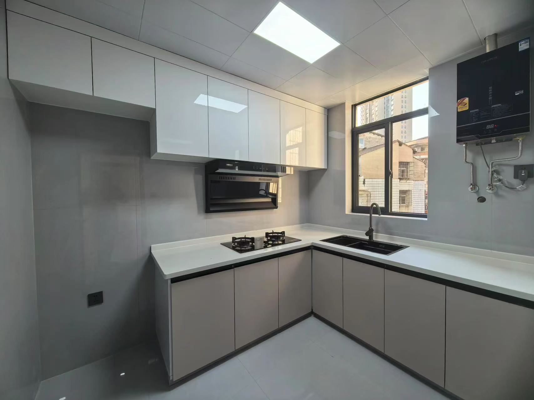 大洪小区，复式楼，步梯好楼层，精装三房，36.8万，证满二