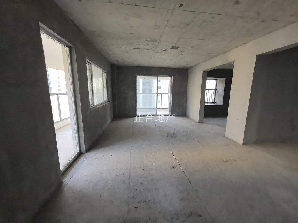 城南，蓝天花园，小高层，纯边户，好楼层12楼，带拐角大阳台，单价只要6400，一梯一户