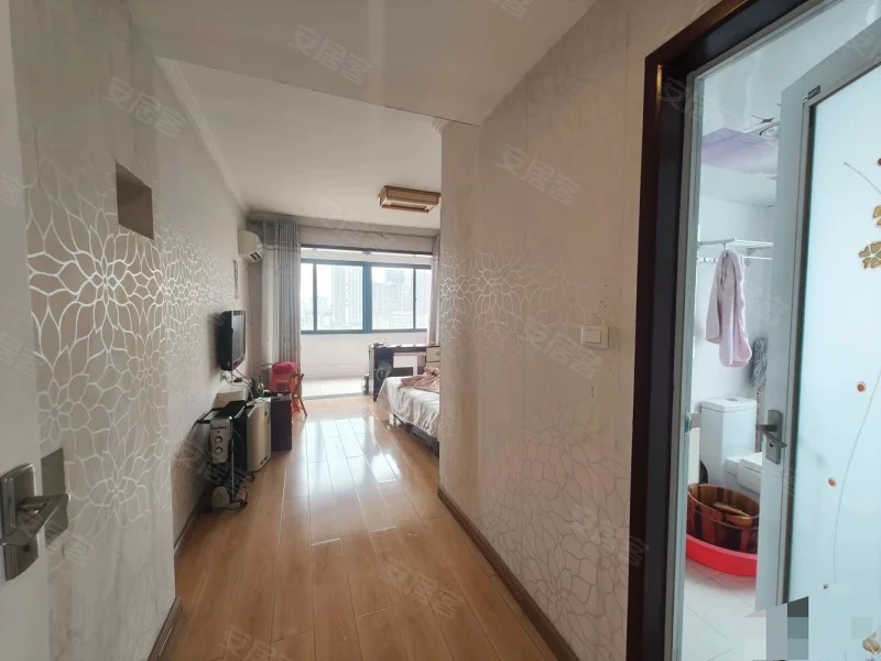 356，金色港湾，电梯小高层，单价3100，精装三房。诚心出售，南北通透