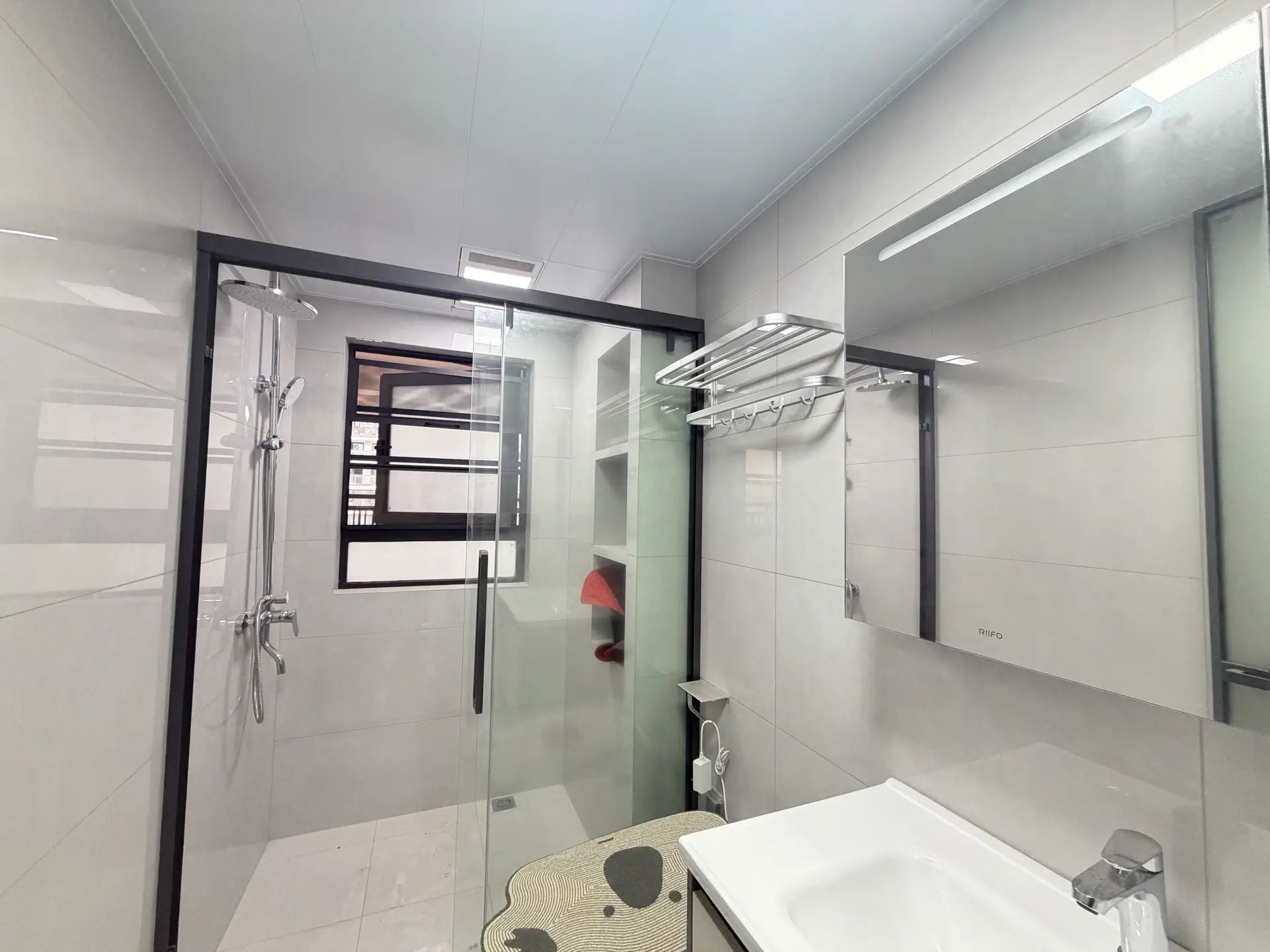 城南，吾悦华府，现房，精装房3房2卫，一天未住，4月份满二，好楼层