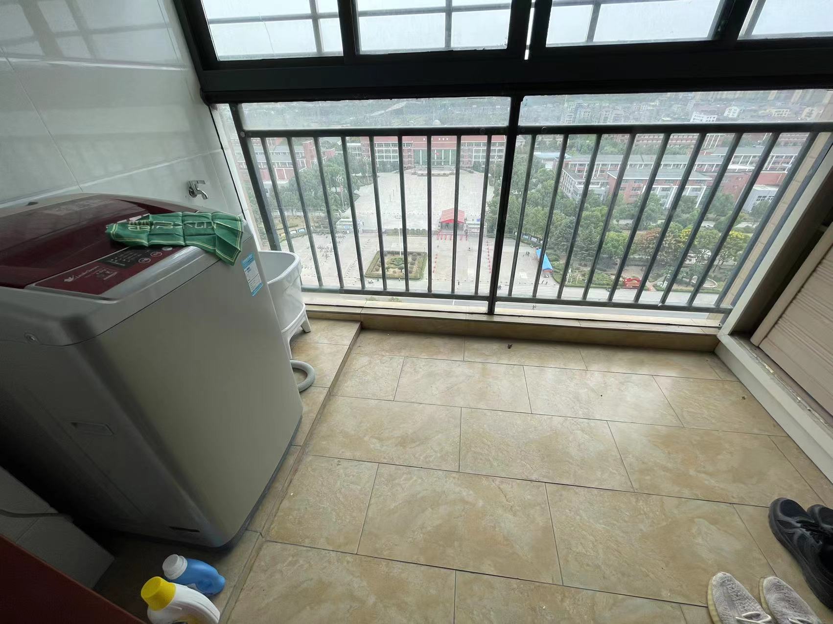 新壹仲正对面，翰林公馆，精装三房，中间楼层，户型方正，房东急售