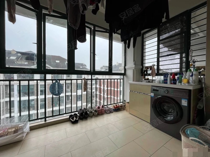 351，急售，德政金园复式，带地下室，带露台，精装5房4卫，证满二，南北通透