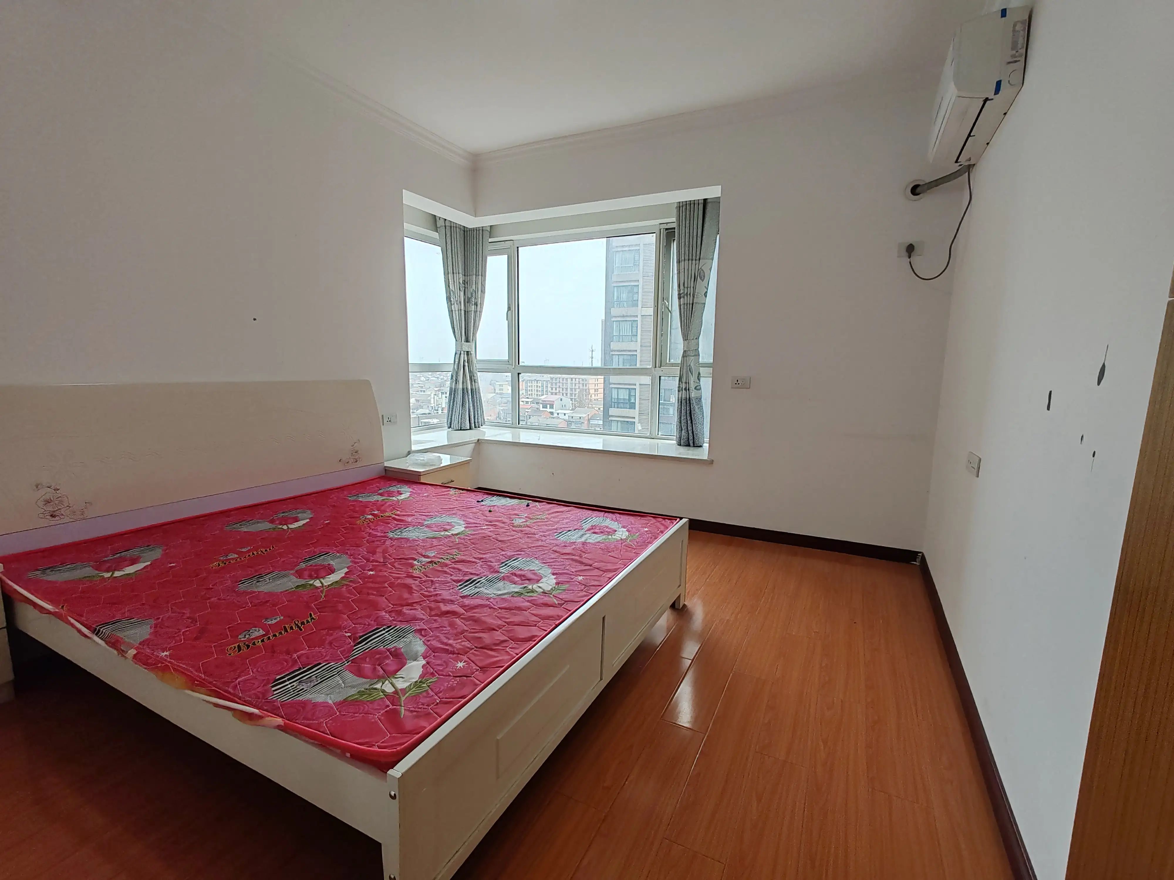 捡漏，和合国际，电梯中间好楼层，精装3房2卫，亏本出售