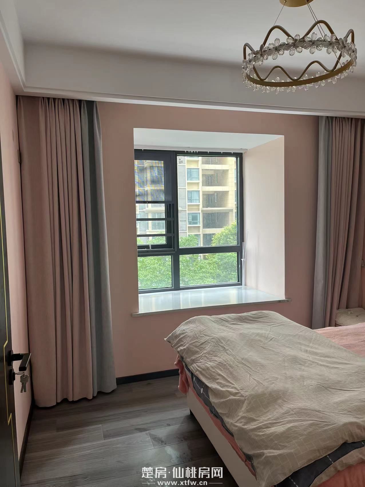 全新装修一天未住，新二中正对面，让您近距离陪读