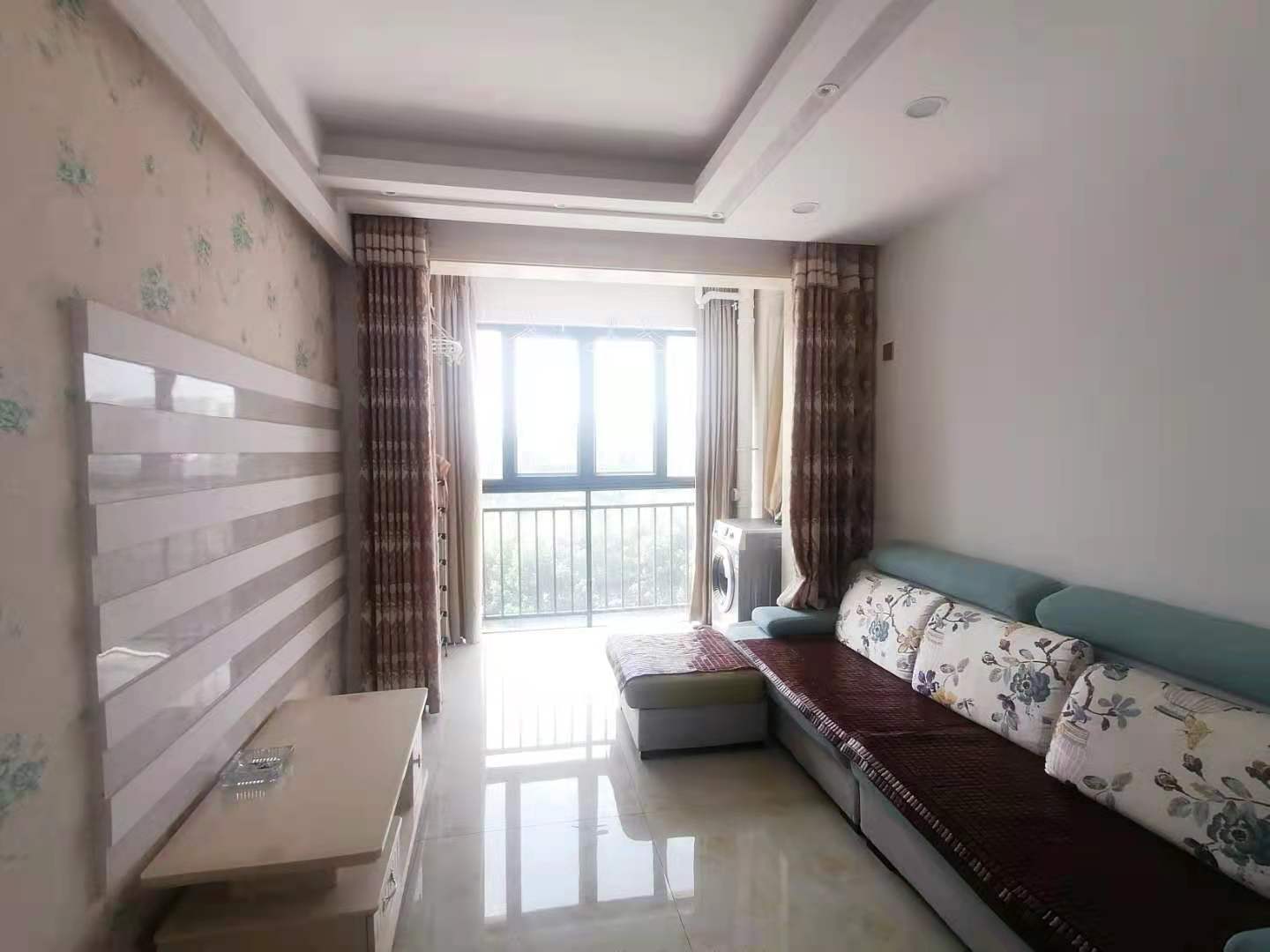 一中对面翰墨苑精装修直接楼层家具家电齐全拎包入住证满2年