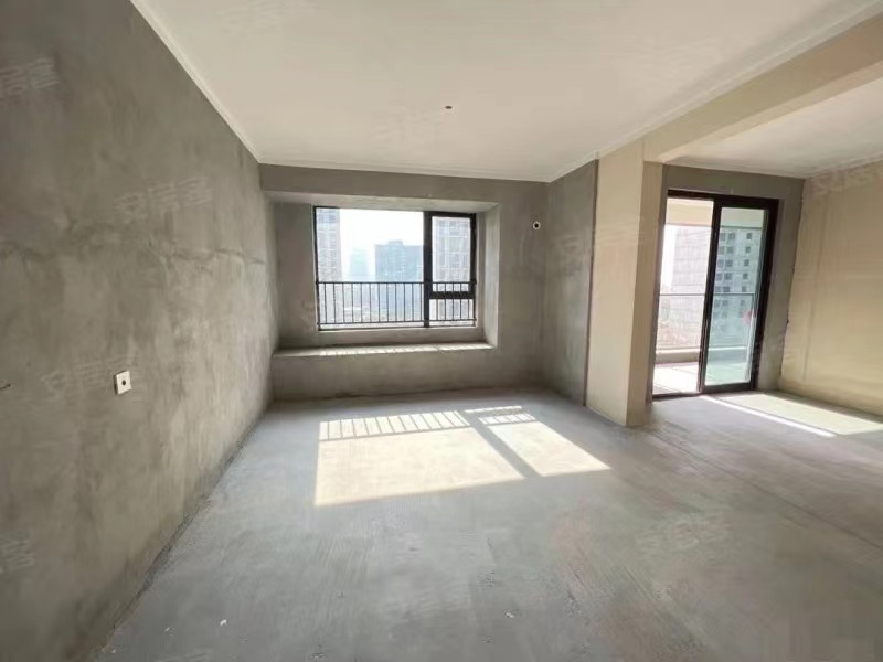 吾悦广场，​169平，大平层，东边户​，一梯一户，电梯小高层，采光好，南北双阳台