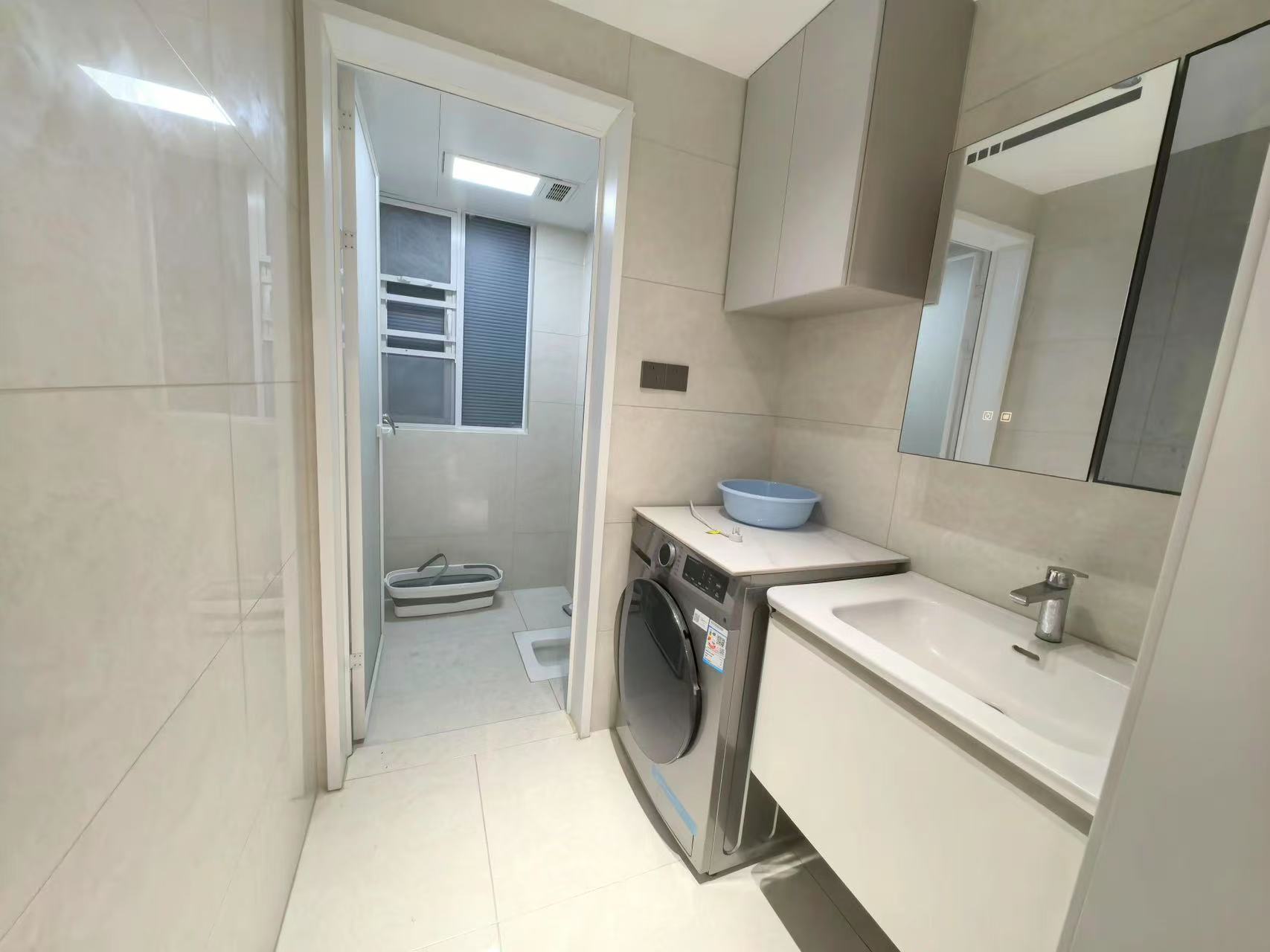 城南，蓝天新城，精‮三装‬房‬两卫，全‮中屋‬央‬空调，‮车带‬位，证满二