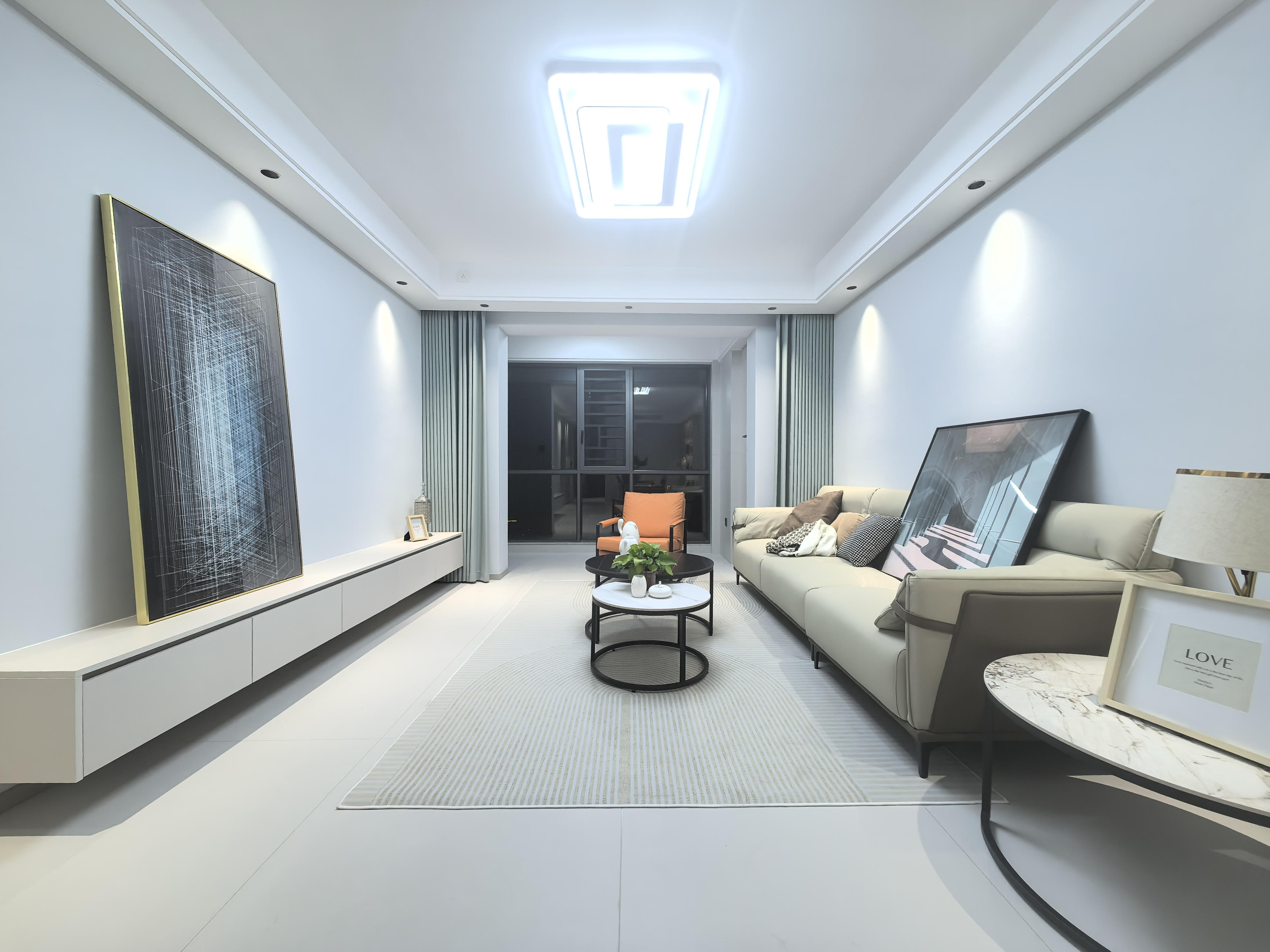 祥生观澜府4室2厅2卫，全新精装修 家具家私全配 没有住过 优价出售！