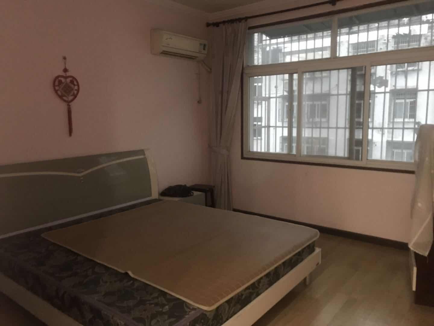 财政局安达小区大三房，送地下室