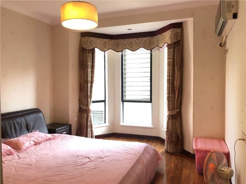 急售绿地华庭绿化覆盖大 的生活品质室内装修好证满两年过户费低