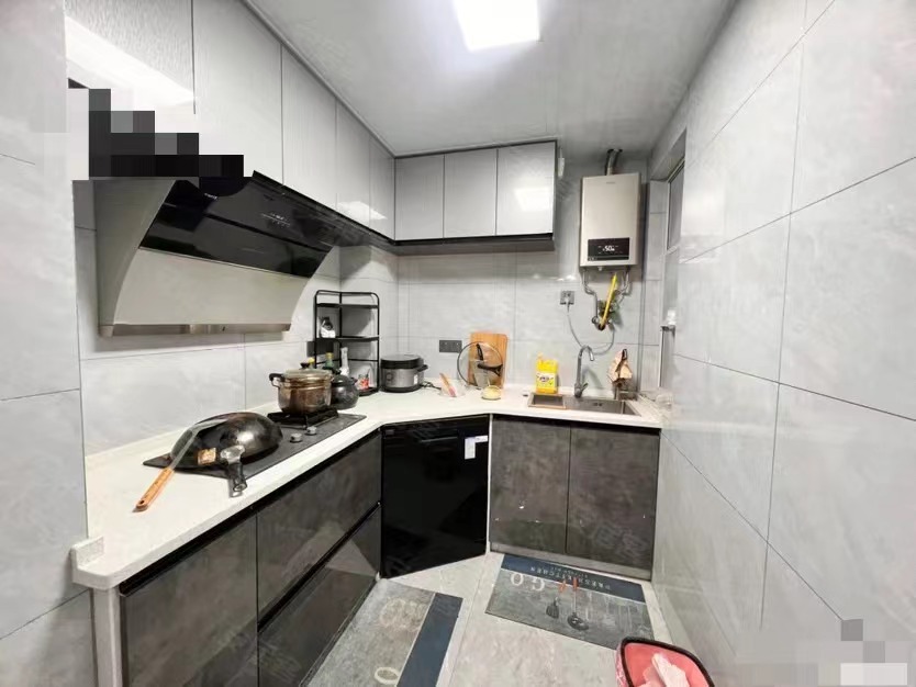 72，业主诚心出售，全新装修三房，上新二中，二小，叫育无优